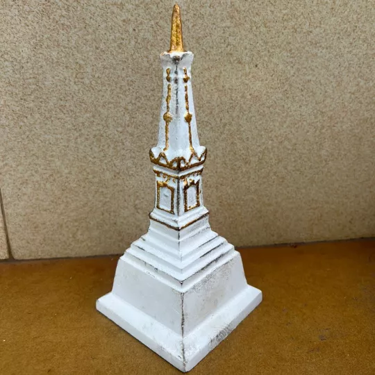 Miniatur Tugu Jogja